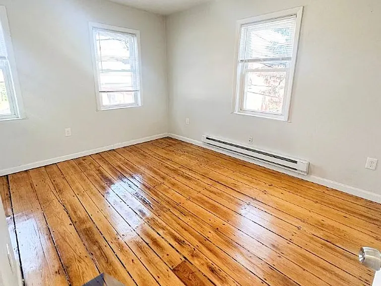 46-48 South St — Photo 11