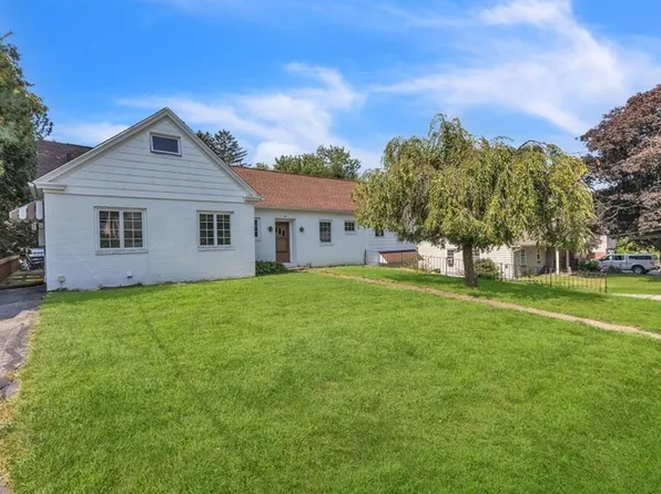 19 East St, South Hadley, MA 01075