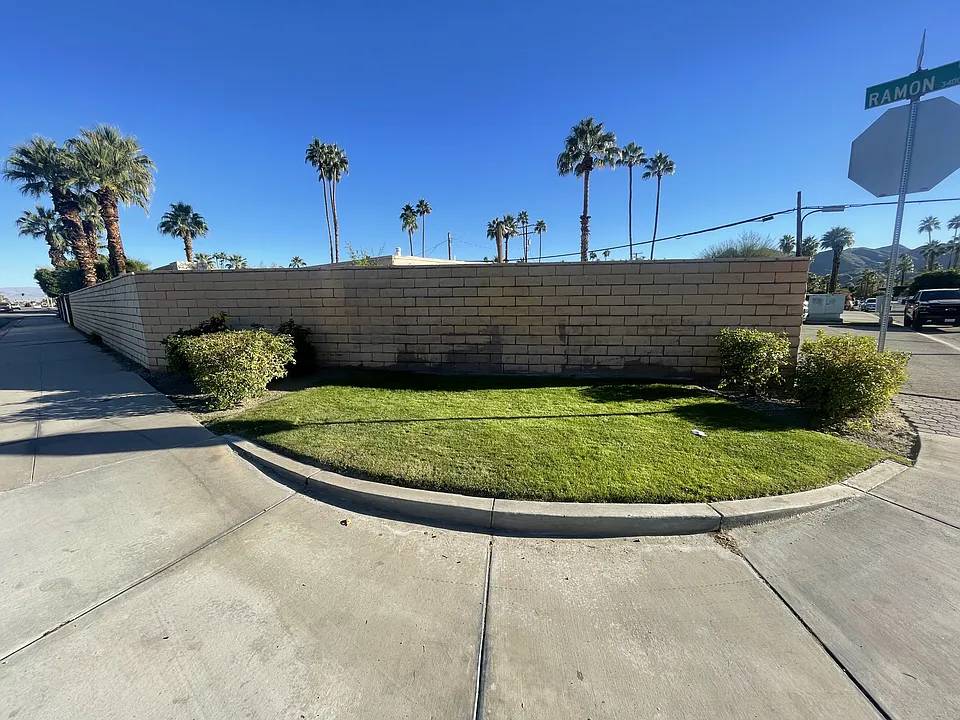 508 Desert View Dr #1