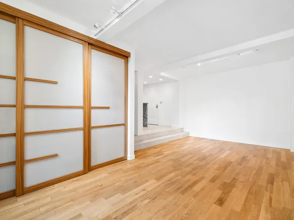 200 West 20th Street image 8 of 18