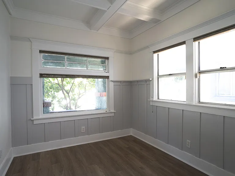 3855 S Budlong Ave — Photo 10