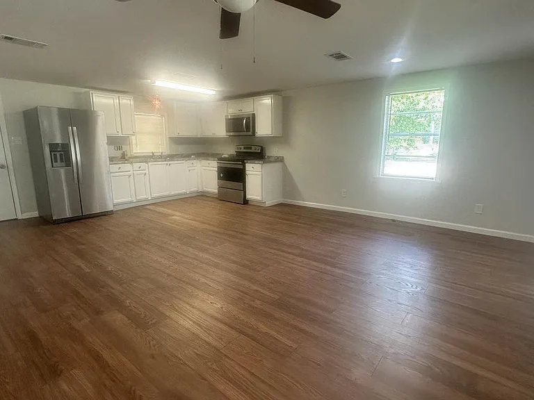 125 Kellum St — Photo 11