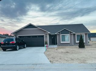 1317 Merrit Rd, Dodge City, KS 67801