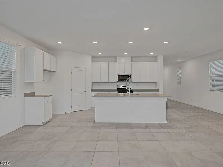 8454 Vacarez Dr — Photo 13