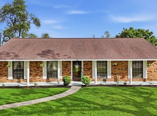 59 S Shamrock Ct, Lake Jackson, TX 77566
