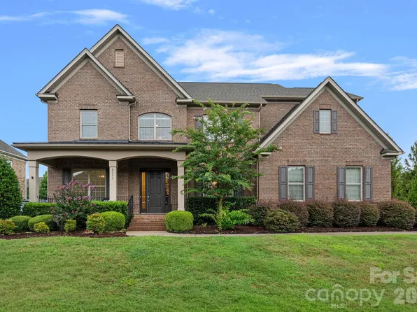8211 Caesars Head Dr, Waxhaw, NC 28173