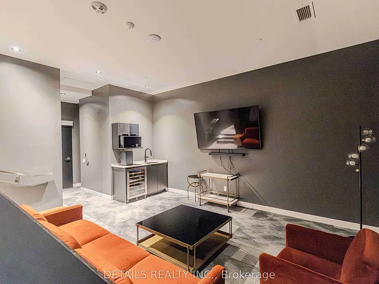180 George St #911 — Photo 19