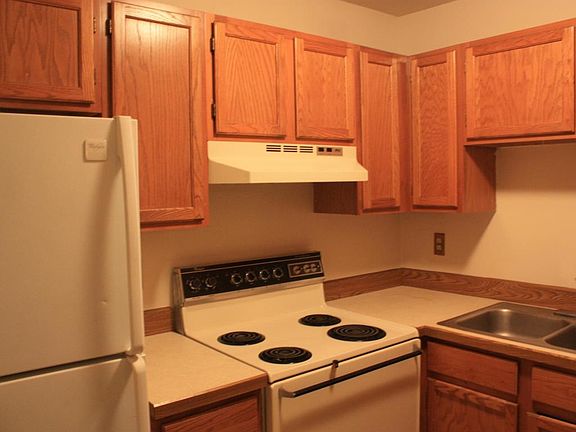2nd image of 9740 Vanguard Dr APT 41
