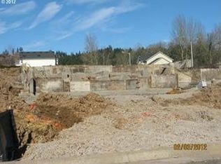 13561 SE Almond Dr, Clackamas, OR 97015