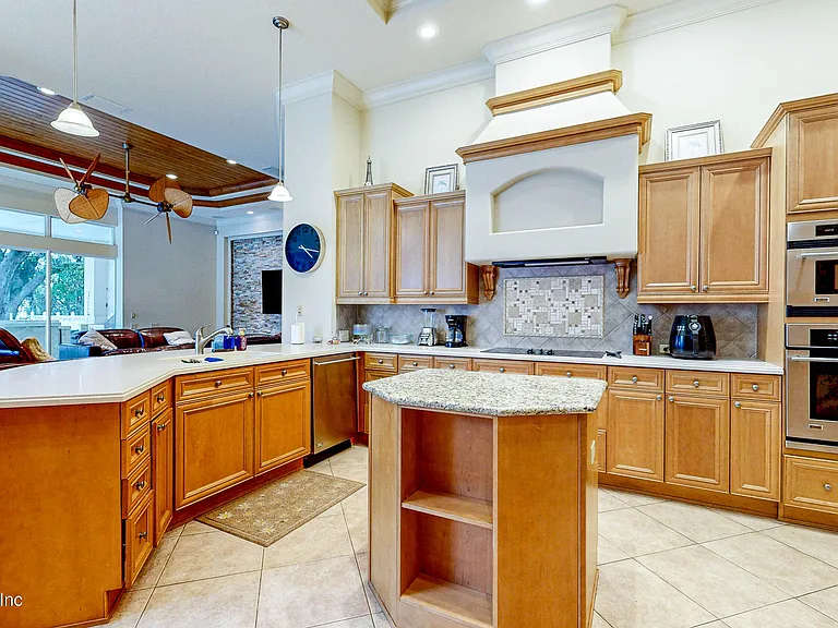 5549 Steamboat Rd — Photo 12