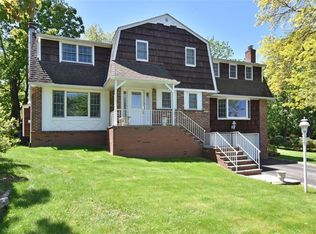 41 Roundabend Rd, Tarrytown, NY 10591