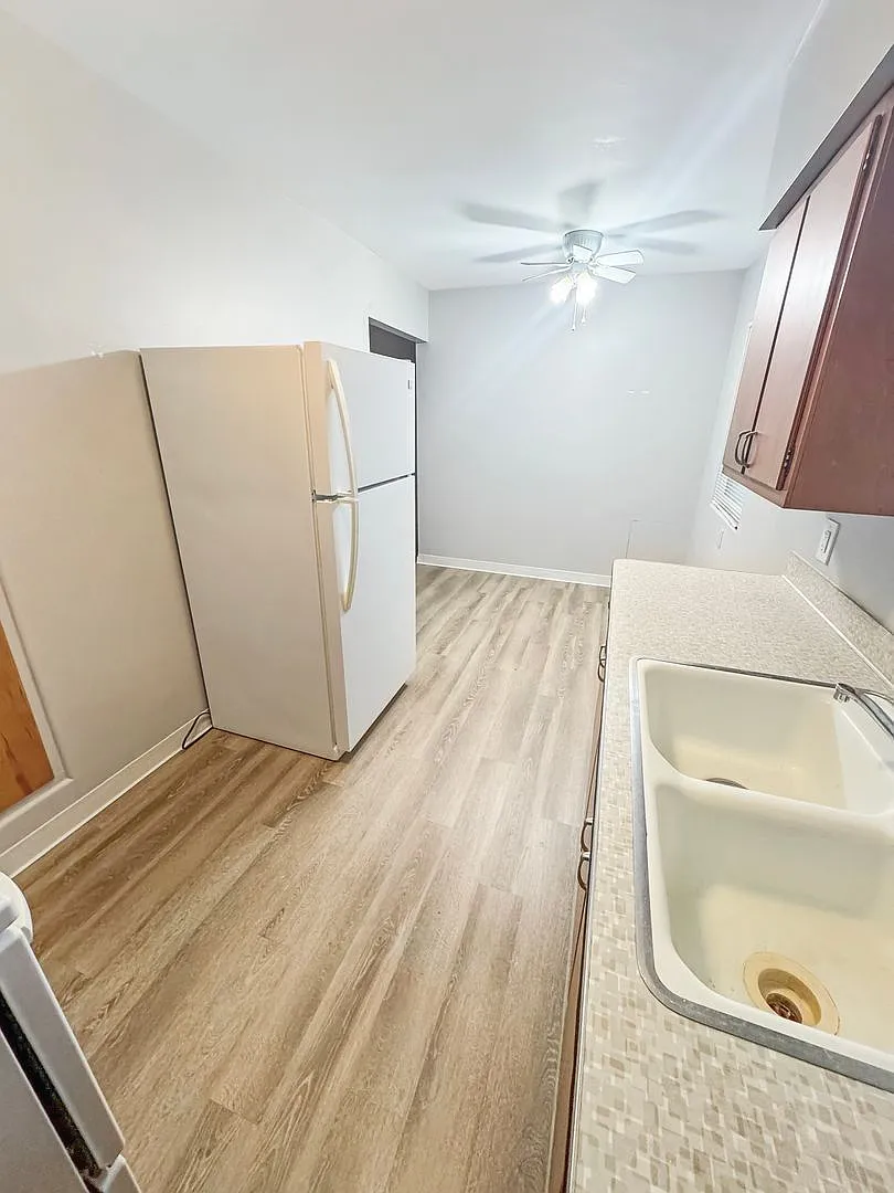 2 bed, 1.0 bath, 790 sqft, $1,095 — Photo 1