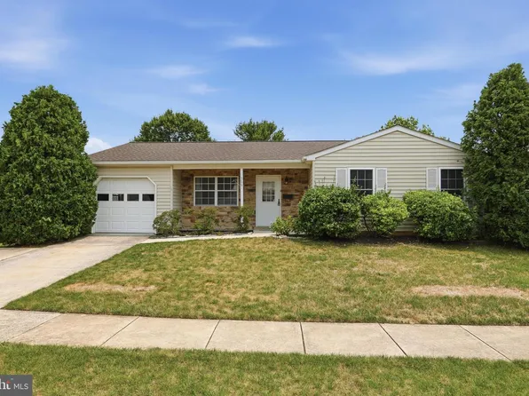 5661 Crabapple Dr, Frederick, MD 21703