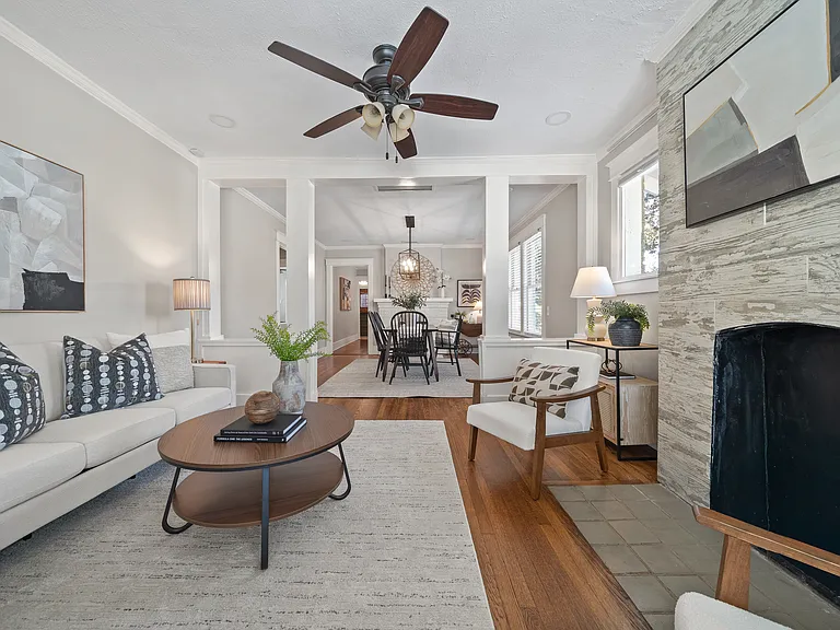 573 Alexander St — Photo 4