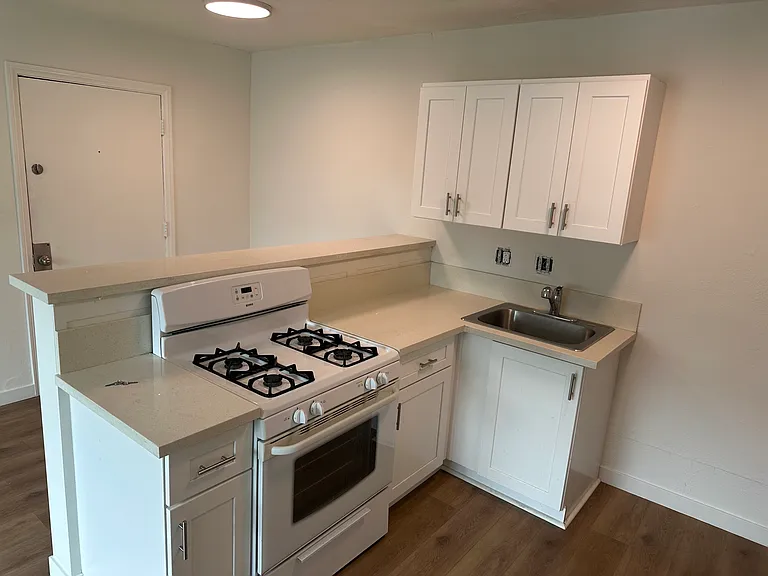 240 S Weitzel St #A — Photo 2