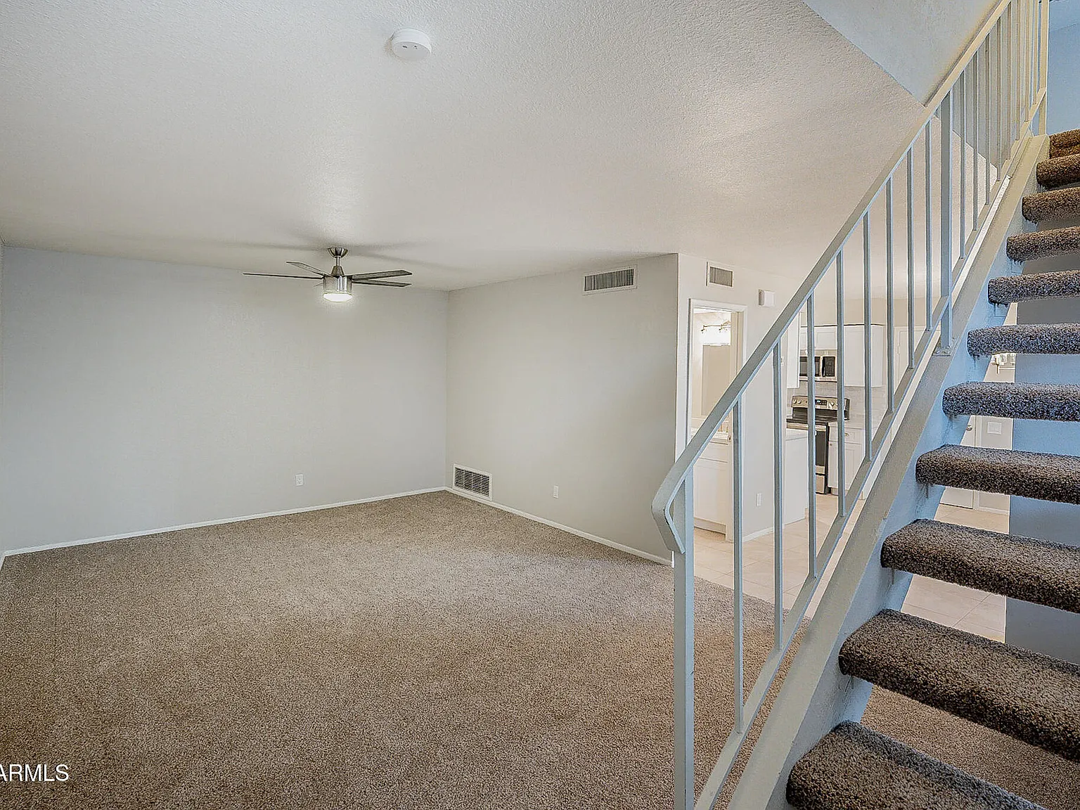 3 bed, 2.5 bath, 1290 sqft, $2,100 — Photo 4