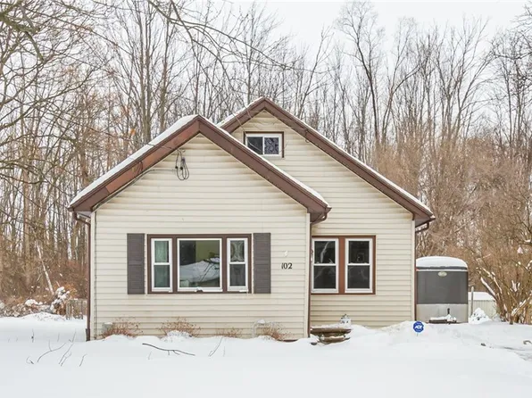 102 Elmore Dr, Rochester, NY 14606