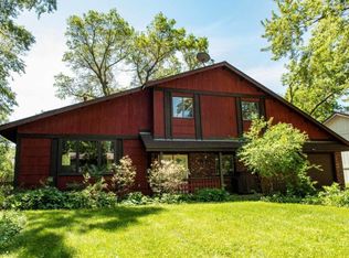 1624 Woodside Ct NE, Fridley, MN 55432