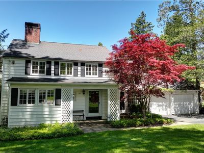 26 Meadow Rd, Orchard Park, NY, 14127