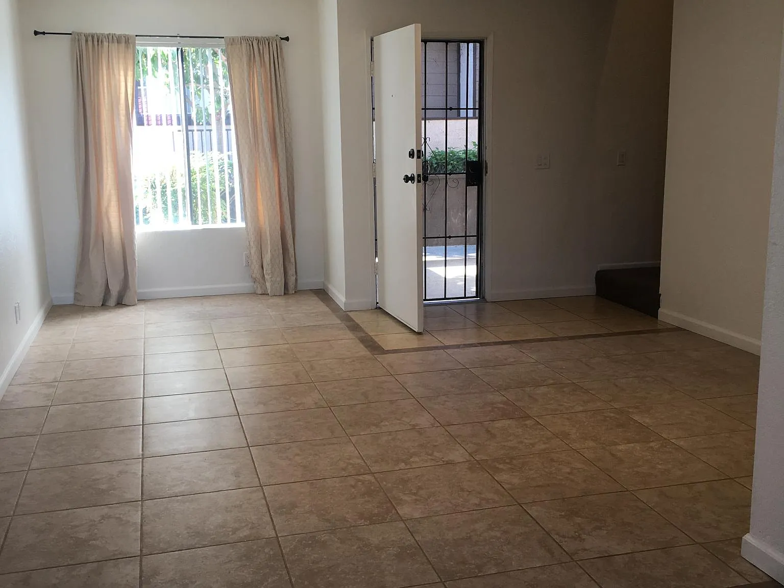 2 bed, 1.5 bath, 972 sqft, $2,525 — Photo 2