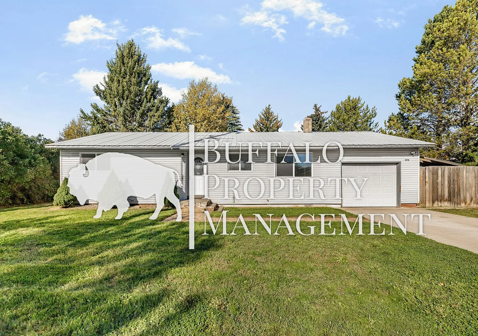 Charming Newly Remodel 3bd 1ba home with large fenced back yard!! — Photo 1