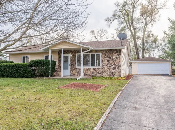 2407 Country Ln, McHenry, IL 60051