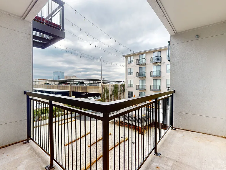 Residences at the Domain — Photo 93