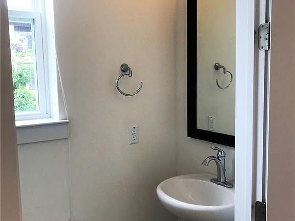 5th image of 4231 Berkman Dr
