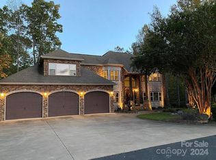 200 Lake Club Dr, Nebo, NC 28761