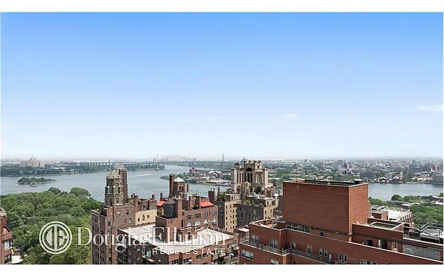 Sold by Douglas Elliman | media 27