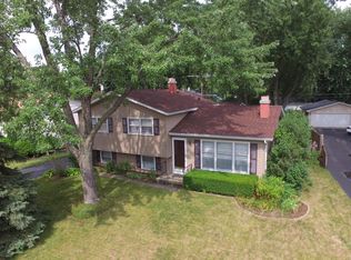 73 Rolling Ridge Ln, Lindenhurst, IL 60046