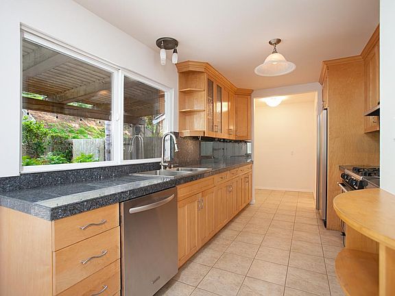 Granite countertops,Custom Gourmet cabinets of Maple,Stainless appliances.
Tile floor.