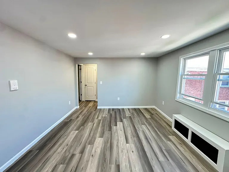 478 Tremont Ave — Photo 2