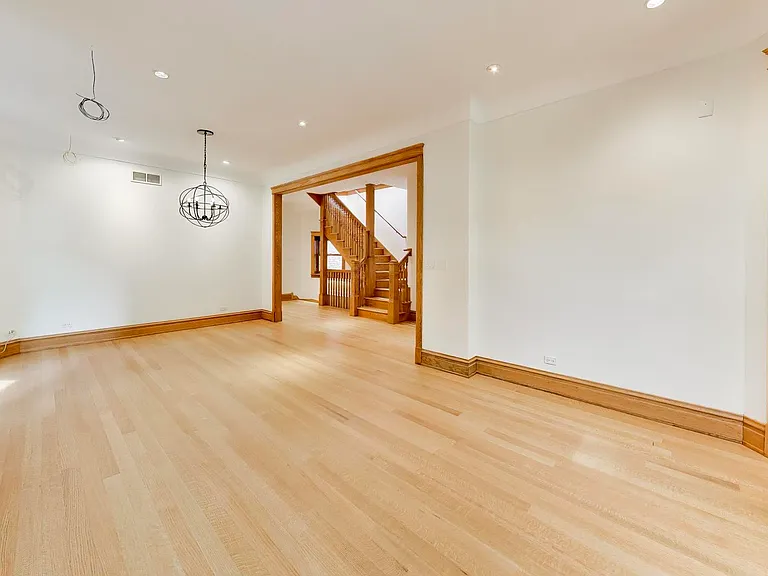 3752 N Wayne Ave — Photo 4