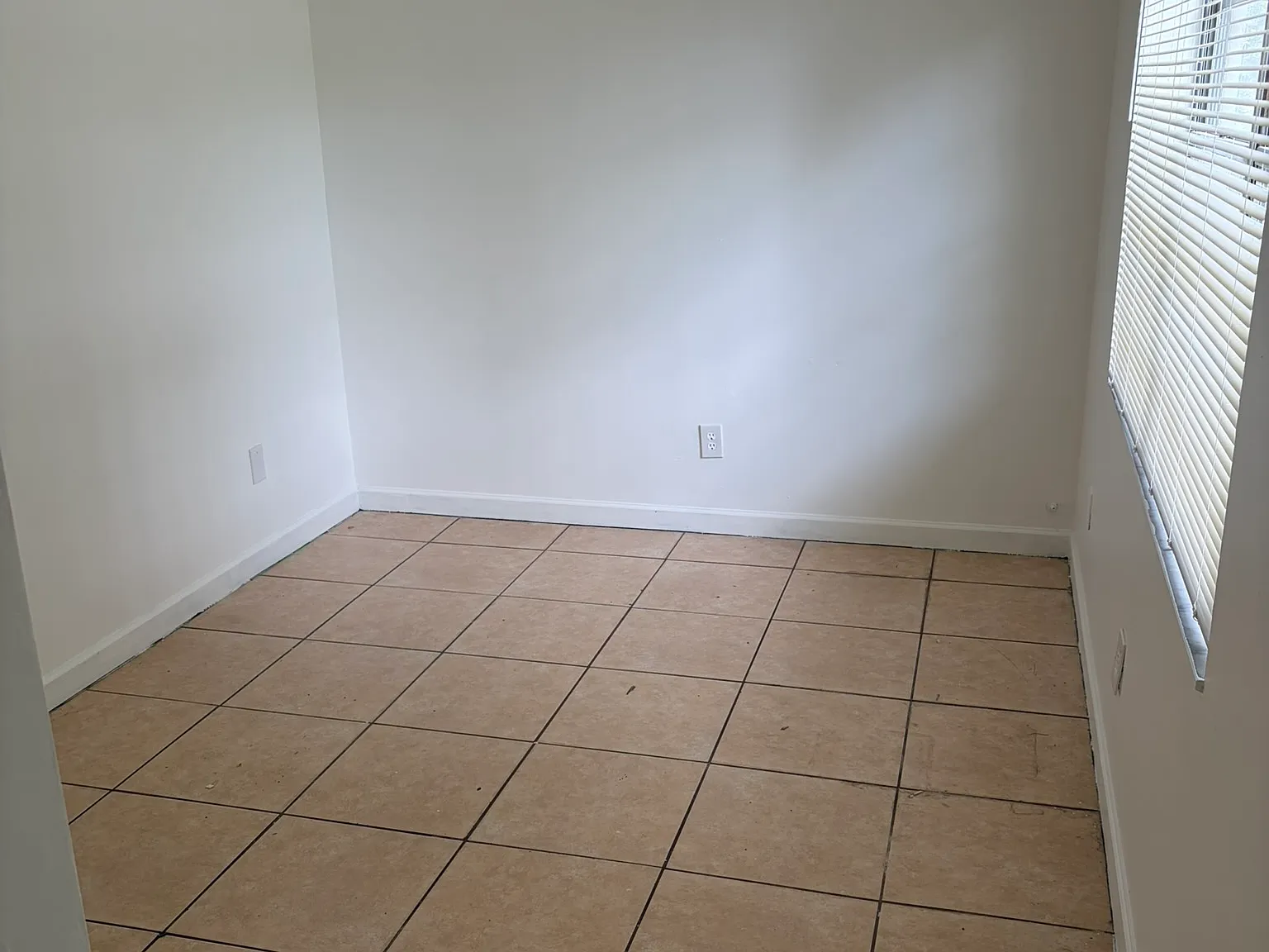3 bed, 1300 sqft, $1,980 — Photo 3