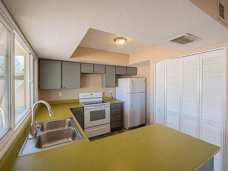2812 S Cottonwood Dr — Photo 10