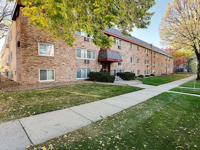 2017 Pillsbury Apartments — Photo 16