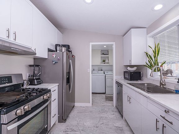 4th image of 3884 S Parrott St #124