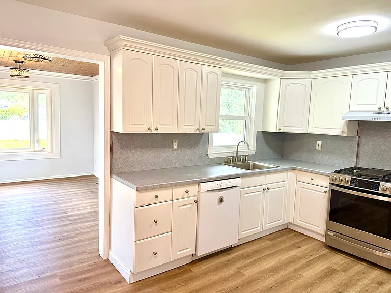 27 Runyon Ave — Photo 3