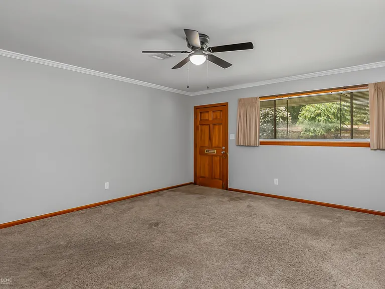 4103 Glen St — Photo 2
