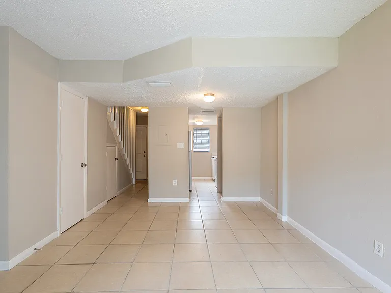 Del Rio Apartment Homes — Photo 13
