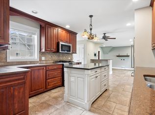 233 S Prospect Ave, Clarendon Hills, IL 60514