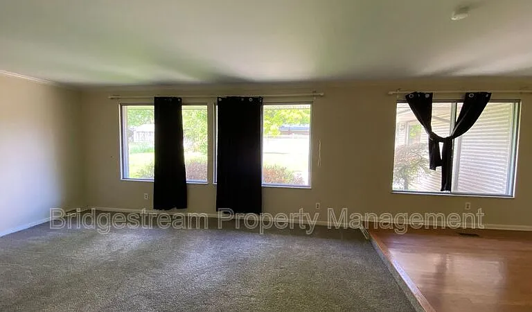 2135 E Rahn Rd — Photo 22