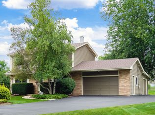 2215 Heathercliff Dr, Libertyville, IL 60048