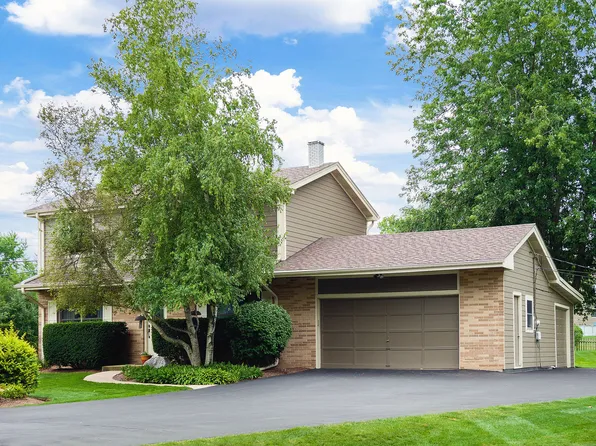 2215 Heathercliff Dr, Libertyville, IL 60048