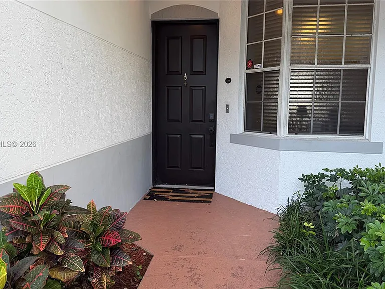 735 SW 148th Ave #1711 — Photo 2