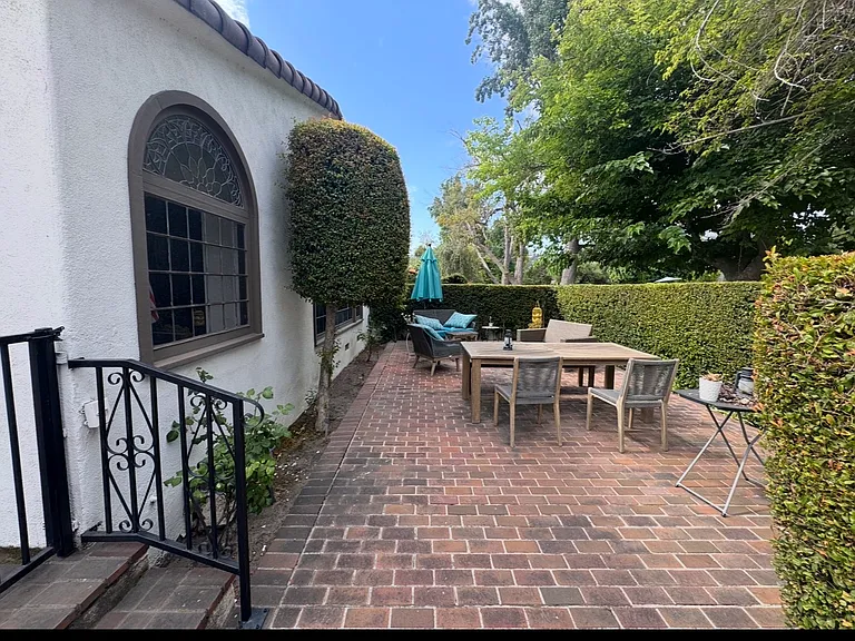 4246 Camellia Ave — Photo 11