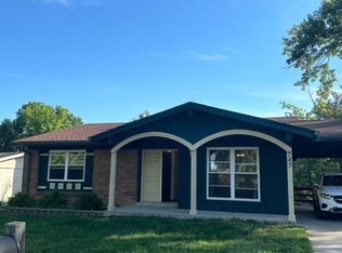 745 Woodrun Dr, Ballwin, MO