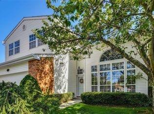 2 Hamlet Dr, Commack, NY 11725