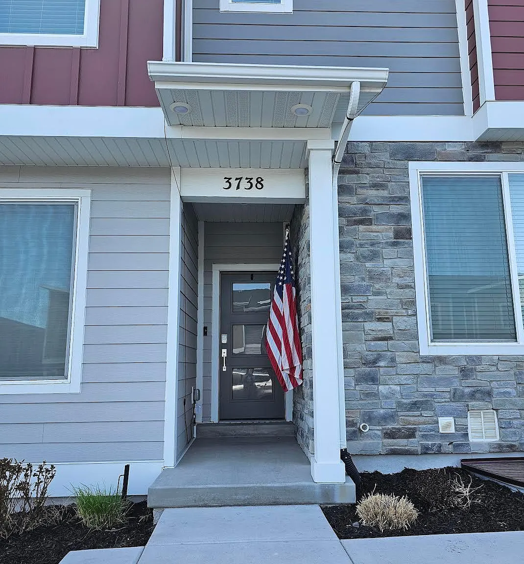 3 bed, 2106 sqft, $2,033 — Photo 1